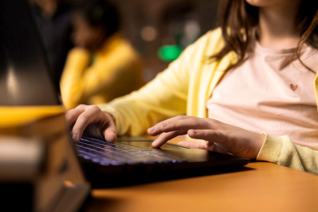 Professionnels et étudiants impactés par le numérique